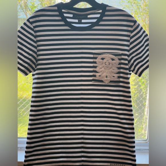 Preowned Burberry tee size small - Picture 2 of 5